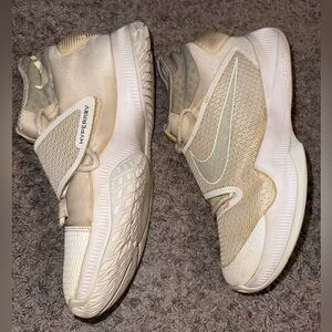 Nike Zoom Hyperrev 2016 Men’s tennis shoes size 9.5 cream tan gray white Velcro